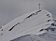 48 Maxi zoom sulla croce di vetta del Monte Cavallo (2322 m)